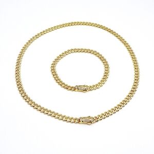 Elegant Gold Necklace and Bracelet Set